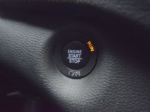 Used 2019 Jeep Cherokee Limited image 36