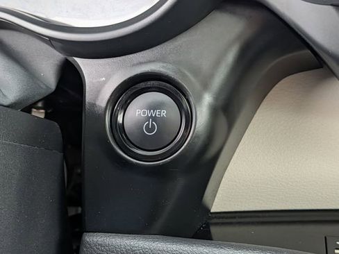 Used 2025 Toyota Sienna Platinum AWD/4WD image 18