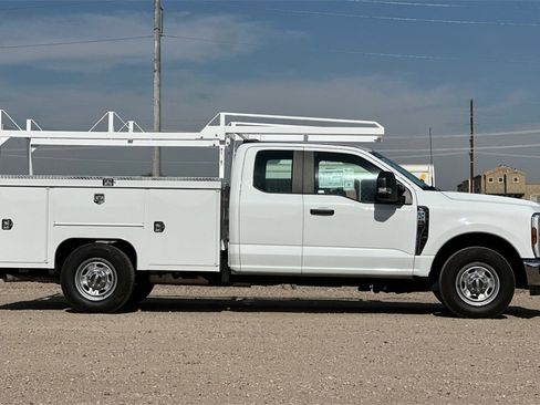 Used 2025 Ford F250 XL w/ XL Chrome Package image 3