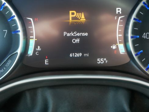 Certified 2021 Chrysler Pacifica Touring FWD image 33