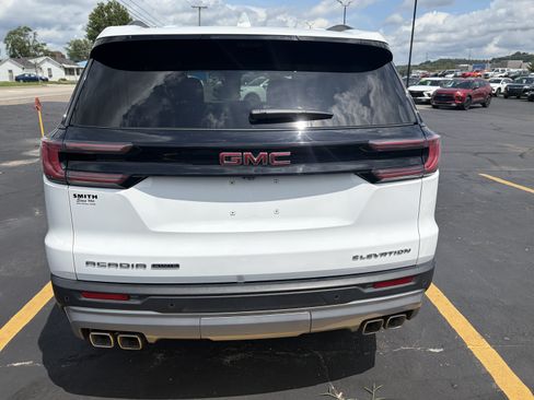 Used 2026 GMC Acadia Elevation w/ Elevation Premium Package AWD/4WD image 3