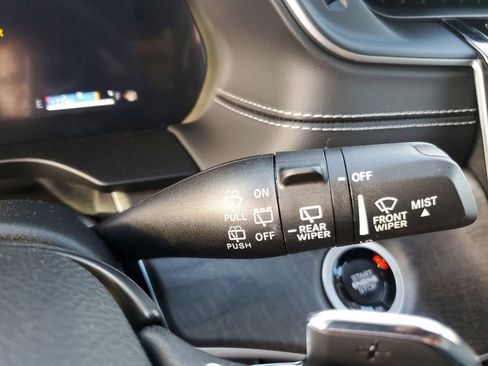 Used 2024 Jeep Grand Cherokee Limited w/ Black Appearance Package image 25