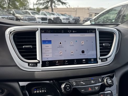 New 2026 Chrysler Voyager LX image 30