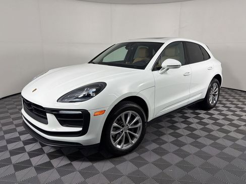Certified 2026 Porsche Macan AWD/4WD image 1
