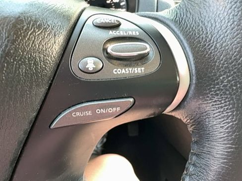 Used 2019 Nissan Pathfinder SV image 23