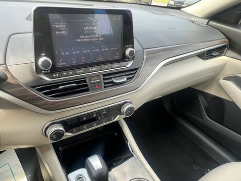 Used 2024 Nissan Altima 2.5 SV FWD image 23