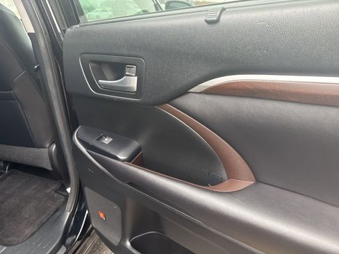 Used 2016 Toyota Highlander Limited image 33