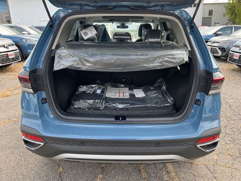 New 2025 Volkswagen Taos SE image 11