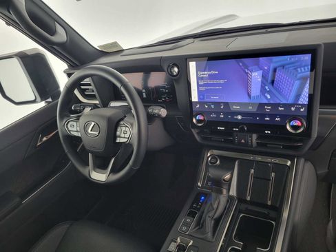 Used 2026 Lexus GX 550 w/ Cold Area Package AWD/4WD image 11