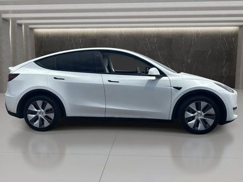 Used 2021 Tesla Model Y Long Range AWD/4WD image 7