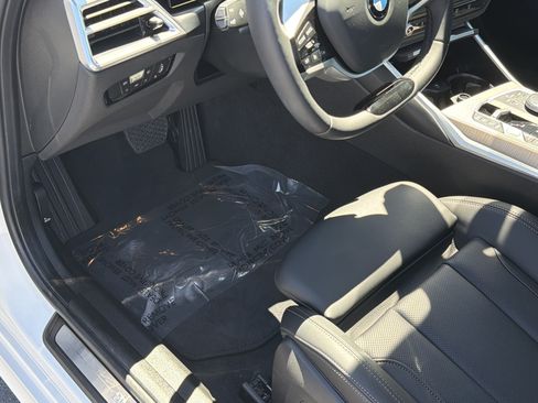 Used 2025 BMW 330i Sedan w/ Premium Package RWD image 26