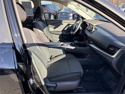 Used 2022 Nissan Rogue SV image 9