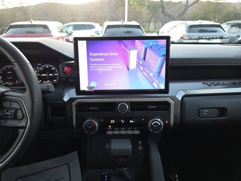 Used 2025 Toyota Tacoma TRD Off-Road image 21