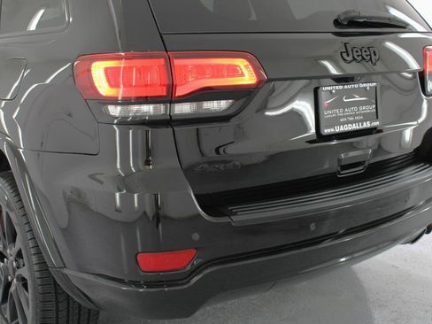 Used 2019 Jeep Grand Cherokee Altitude AWD/4WD image 24