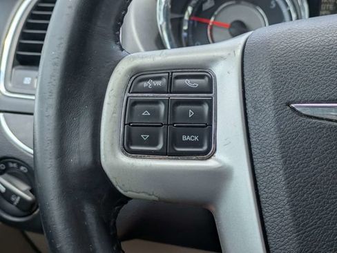Used 2016 Chrysler Town & Country Touring FWD image 23