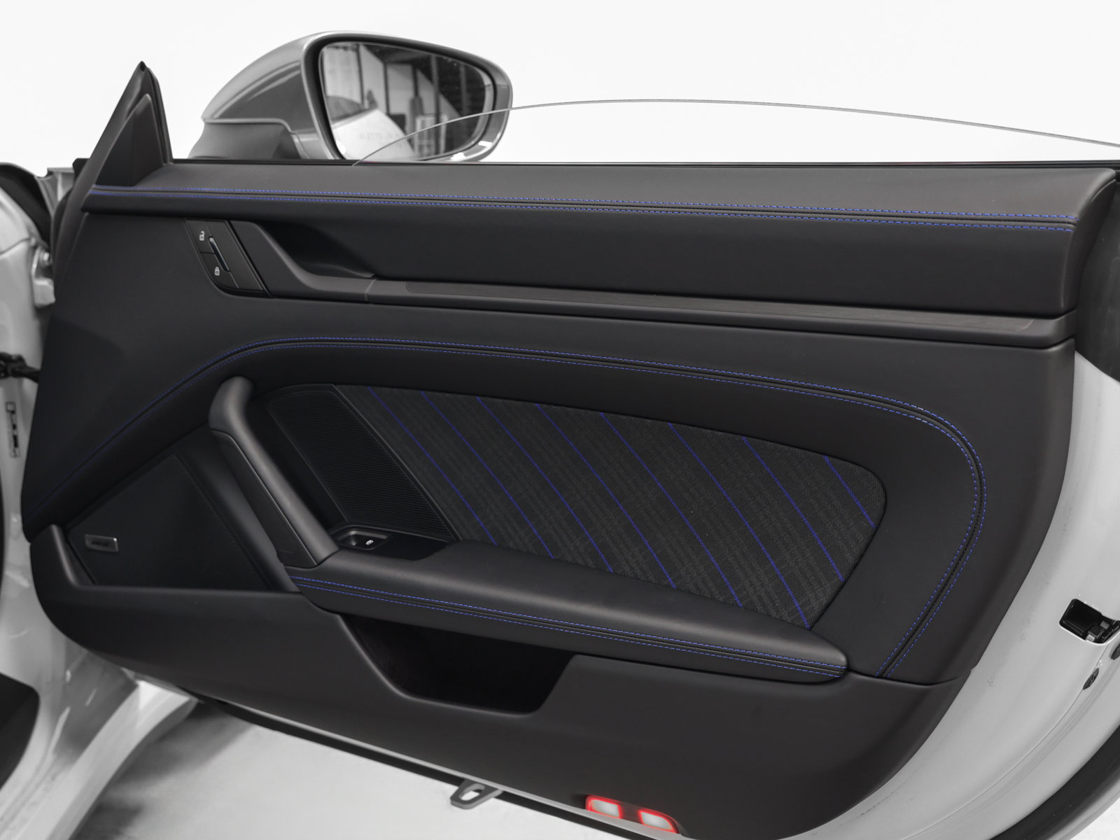 Certified 2025 Porsche 911 Carrera T RWD image 29