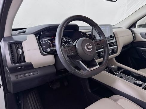 Used 2023 Nissan Pathfinder SL AWD/4WD image 13