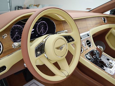 Used 2024 Bentley Continental GT V8 image 21