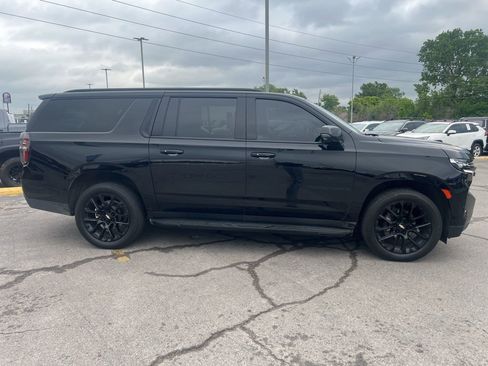 Used 2023 Chevrolet Suburban RST w/ Luxury Package AWD/4WD image 3