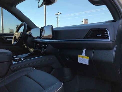 New 2026 Chevrolet Suburban Premier image 27