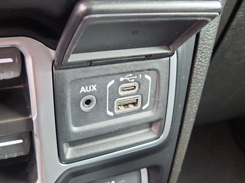 Used 2025 Jeep Wrangler Unlimited Rubicon AWD/4WD image 22
