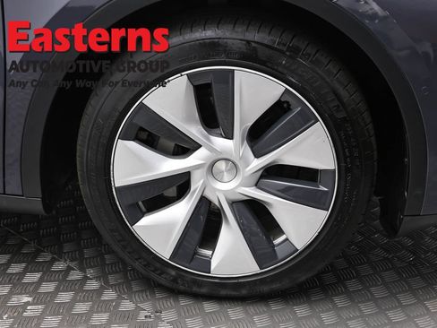 Used 2021 Tesla Model Y Long Range AWD/4WD image 24