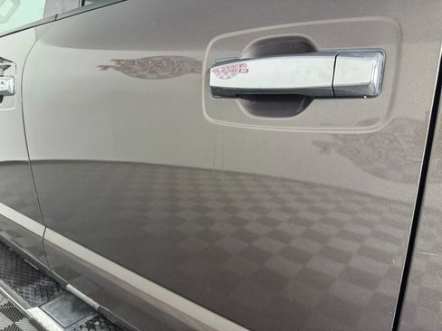 Used 2017 Nissan Titan SL image 28