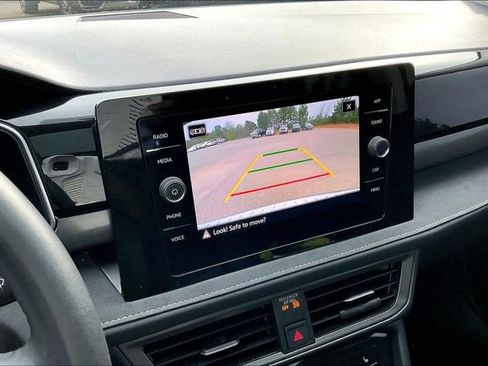 Used 2025 Volkswagen Taos SE image 11