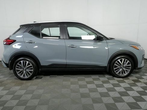 Used 2023 Nissan Kicks SV image 2