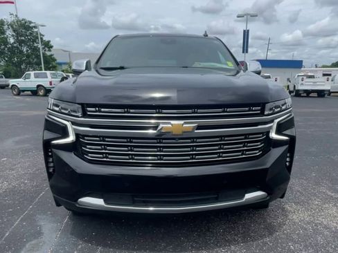 Used 2023 Chevrolet Suburban Premier RWD image 3