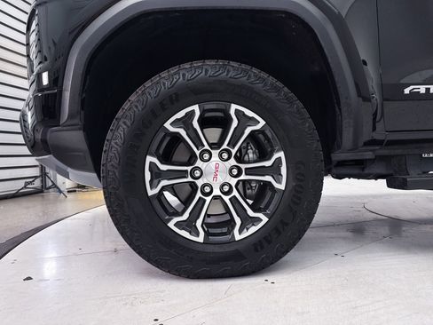 Used 2024 GMC Canyon AT4 w/ AT4 Premium Package AWD/4WD image 15