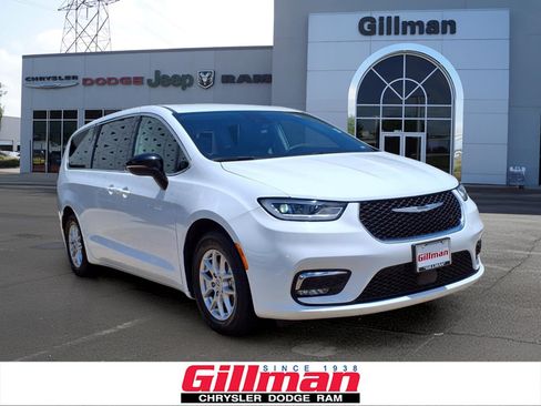 Used 2024 Chrysler Pacifica Touring-L FWD image 1