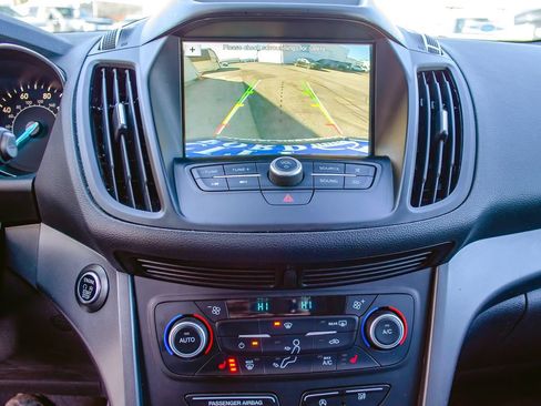 Used 2019 Ford Escape SE image 22