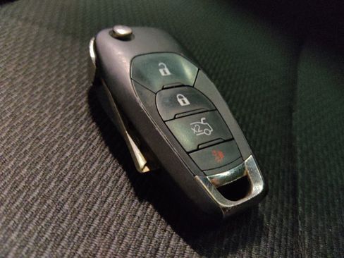 Used 2017 Chevrolet Cruze LT image 32