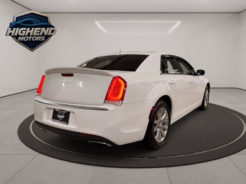 Used 2018 Chrysler 300 Touring image 7