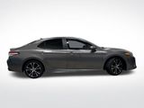 Used 2020 Toyota Camry SE image 2