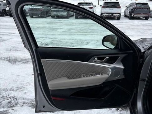 Used 2023 Genesis G70 3.3T w/ Sport Prestige Package image 41