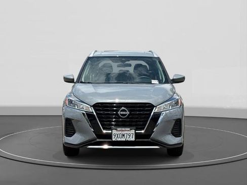 Used 2024 Nissan Kicks SV FWD image 3