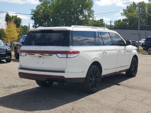 Used 2023 Lincoln Navigator L Reserve AWD/4WD image 6