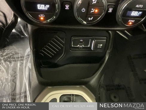 Used 2016 Jeep Renegade Limited FWD image 37