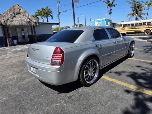 Used 2005 Chrysler 300 RWD image 5