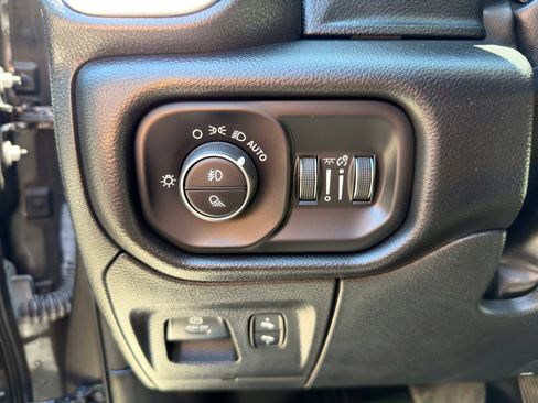 Used 2022 RAM 1500 Laramie AWD/4WD image 17