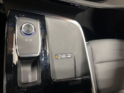 Certified 2025 Buick Enclave Preferred AWD/4WD image 21