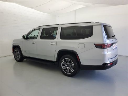 Used 2024 Jeep Wagoneer L Series II w/ Flexible Seating Group image 7