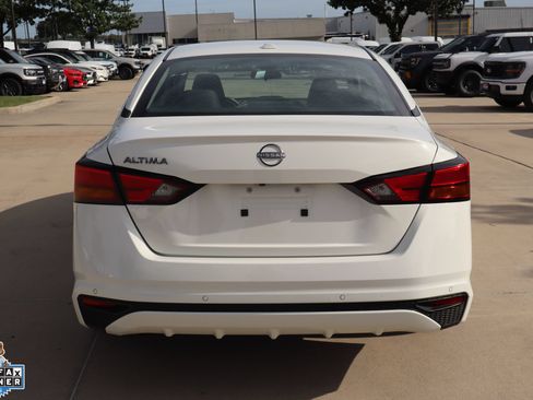 Used 2025 Nissan Altima 2.5 SV FWD image 4