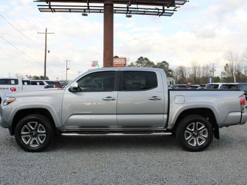 Used 2018 Toyota Tacoma Limited image 2