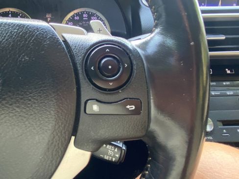 Used 2016 Lexus IS 200t RWD image 21