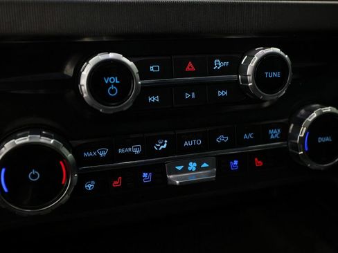 Used 2025 Ford F250 Platinum AWD/4WD image 24