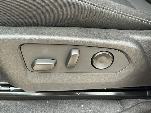 New 2026 GMC Canyon Elevation w/ Convenience Package image 9