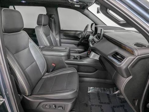 Used 2021 Chevrolet Suburban Premier w/ Premium Package RWD image 27